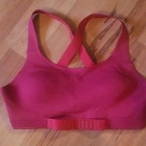 Adapt the Strap Bra
lululemon X Barry's size 6